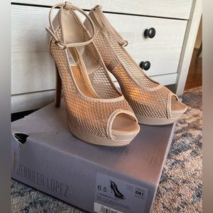 Jennifer Lopez size 6.5 platform heels